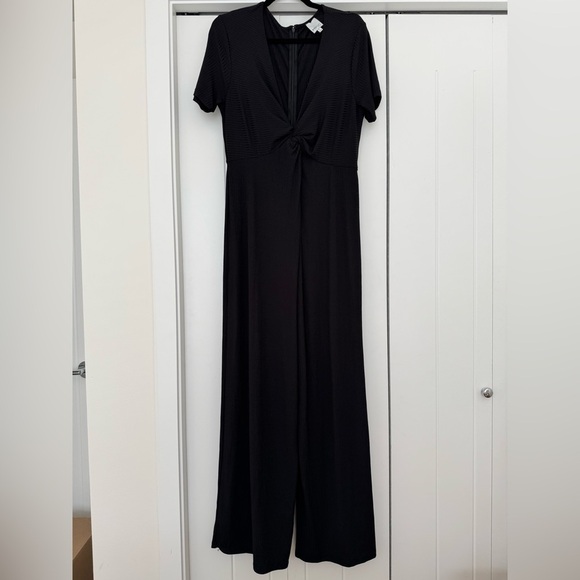 NWOT MINKPINK Plunging Twist-Front Jumpsuit - Picture 14 of 14